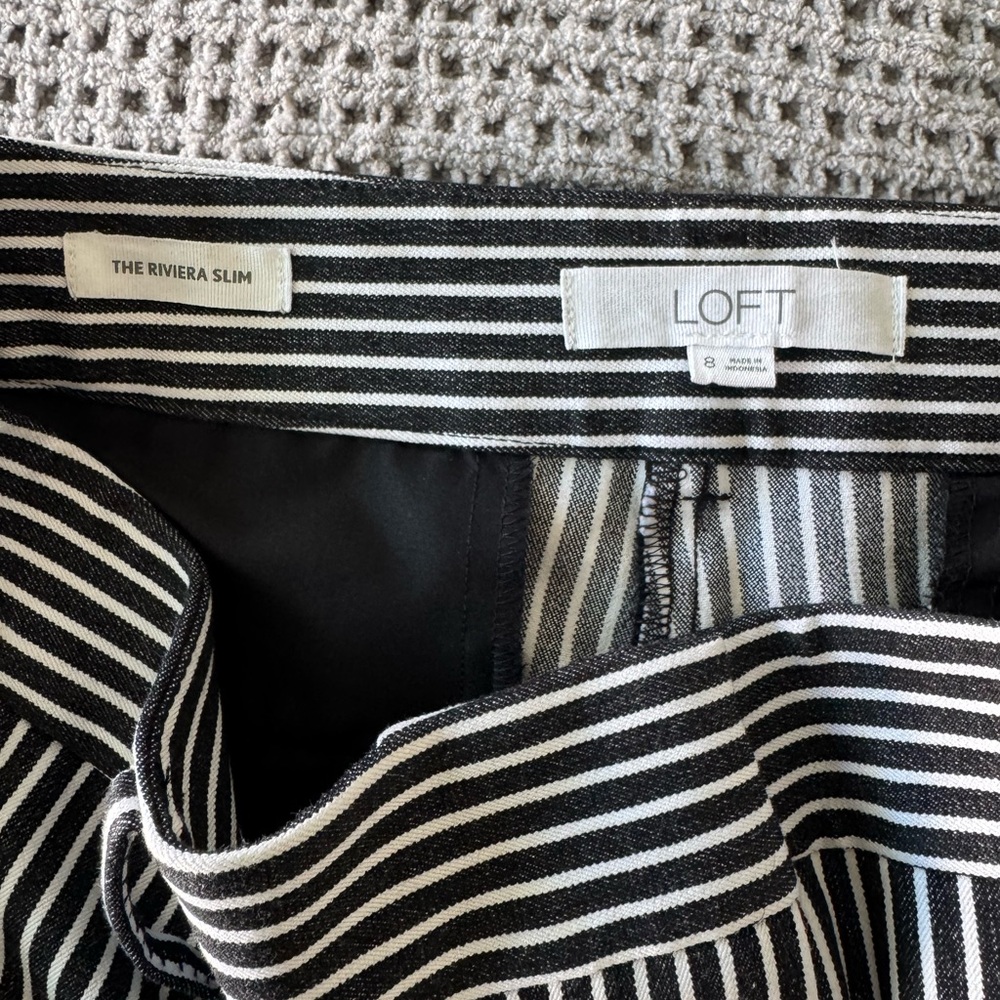 LOFT Women’s Navy and White Pinstripe Pants - Picture 7 of 9